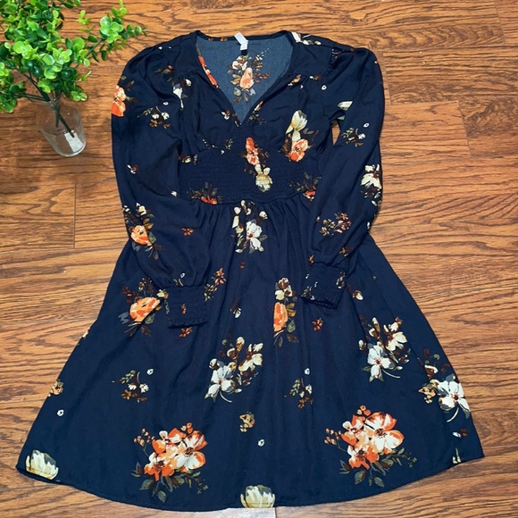 Xhiliration Floral V neck long sleeve Mini dress - Picture 1 of 5